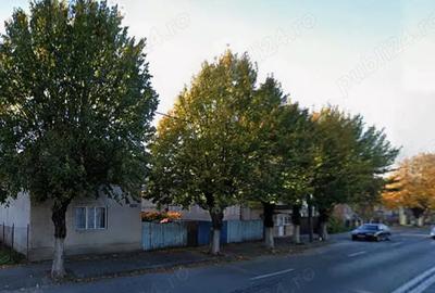 Casă cu 2 camere cu Teren 900 Mp în Central - 1