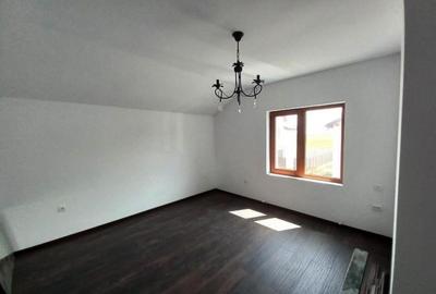 Casa 4 camere in duplex  la  Strejnic. - 3