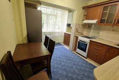 Apartament cu 2 camere decomandat în Schei
