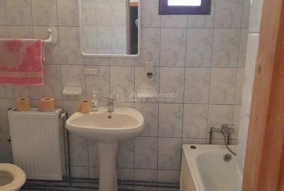Casă cu 3 camere cu Teren 250 Mp în Central - 1