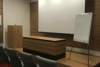 Închiriere / Vânzare – Clădire impecabilă birouri + depozit – Bd. Metalurgiei - 5