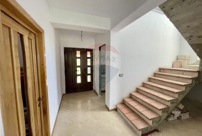 Casă individuală cu 5 camere cu Canalizare în Sud - 12