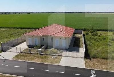 Casă cu Teren 320 Mp în Ghiroda - 1