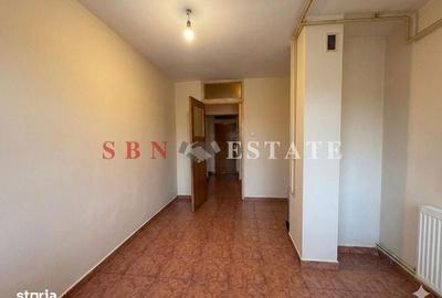 Apartament cu 3 camere decomandat în Tineretului