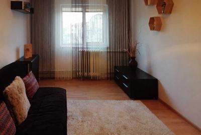 Apartament cu 2 camere, decomandat, zona Alexandru Cel Bun