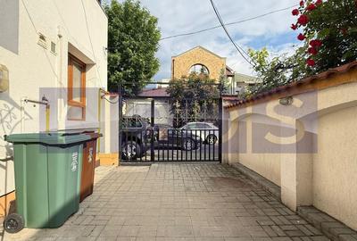 Casă individuală cu 5 camere cu Canalizare în Domenii