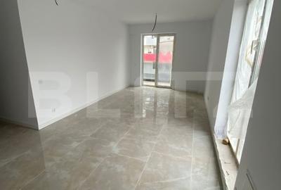 Apartament cu 3 camere semidecomandat în Florești
