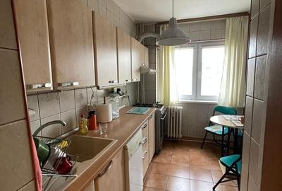 Apartament cu 4 camere decomandat în Drumul Taberei