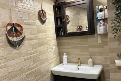 Casă cu 4 camere cu Canalizare în Central