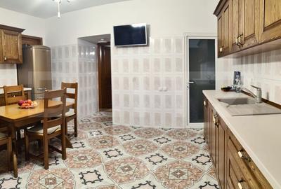 Casă cu 10 camere cu Teren 1178 Mp în Micro 6 - 2