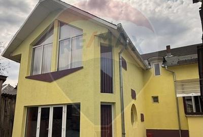 Casă individuală cu 6 camere cu Teren 960 Mp în Central - 2
