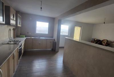 Casă cu 5 camere cu Teren 936 Mp în Central - 2