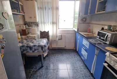Apartament cu 3 camere semidecomandat în Micro 5 - 8