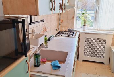 Apartament cu 3 camere semidecomandat, mobilat în 13 Septembrie - 12