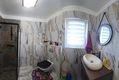 Apartament cu 3 camere semidecomandat în Metalurgiei
