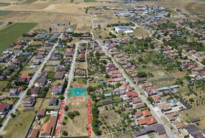 Loc de casa in Sanleani 414 mp