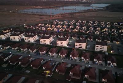 Apartament cu 3 camere decomandat în Păulești