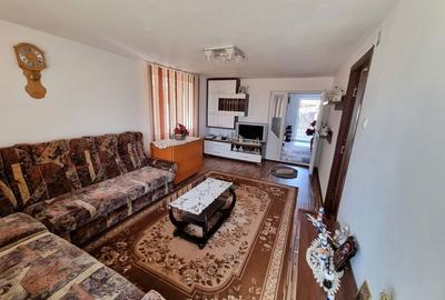 Casă cu 4 camere cu Teren 4448 Mp în Lăcusteni - 3