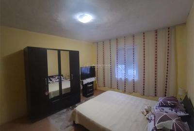 Casă cu 5 camere cu Teren 100 Mp în Sadova Veche