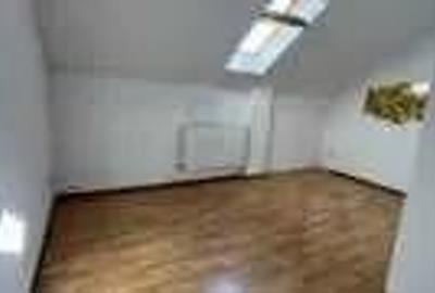 Apartament decomandat cu 3 camere, situat la etajul 5 din 5 - 13