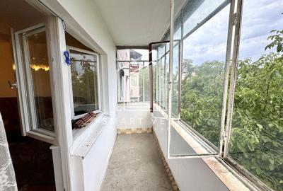 Apartament cu 3 camere semidecomandat, mobilat în Micro 16 - 22