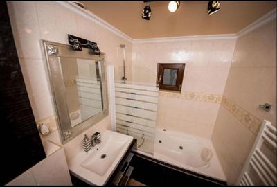 Apartament cu 3 camere decomandat în Central - 1