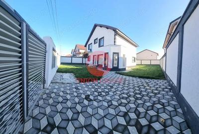 Casă cu 5 camere cu Canalizare în Lumina - 2