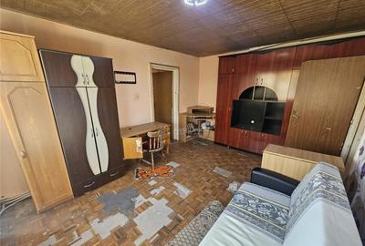 Apartament cu 2 camere semidecomandat în Micro I - 6