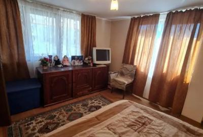 Casă cu 6 camere cu Teren 1300 Mp în Florești