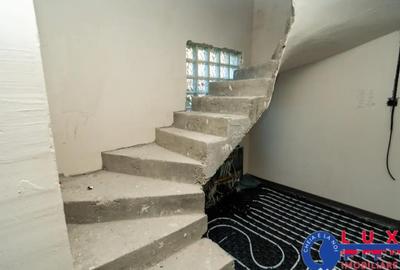 Casă cu 5 camere cu Teren 136 Mp în Neptun - 4