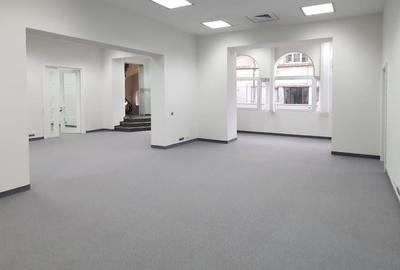 Vila cu prestanta zona Capitale Guvern, renovata integral, lift, parcare Vila cu prestanta zona Capitale Guvern, renovata integral, lift, parcare - 4