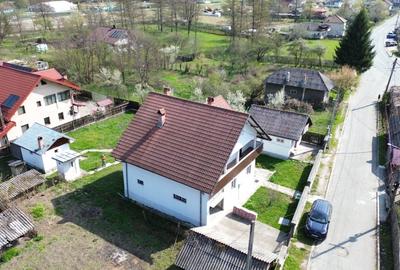 Casa cu 5 camere in Brezoi - zona centrala, dar linistita! - 3