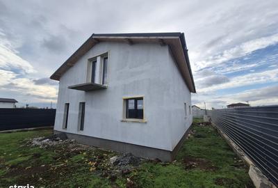 Casă cu 7 camere cu Teren 650 Mp în Balotești - 2
