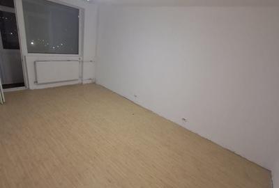Apartament cu 3 camere decomandat în Giurgiului - 1