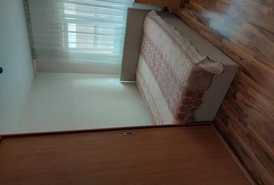 Apartament cu 3 camere decomandat în Girocului