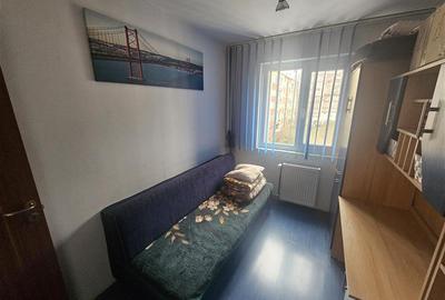 Apartament cu 3 camere nedecomandat, mobilat în Micro III - 17