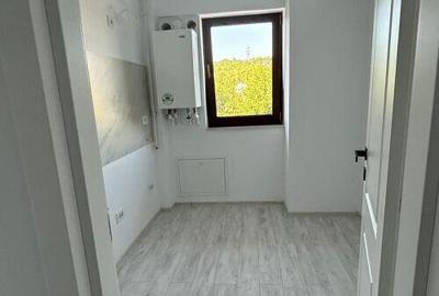 APARTAMENT DE 44 MP, LA 2 STATII DE PODU ROS - 1