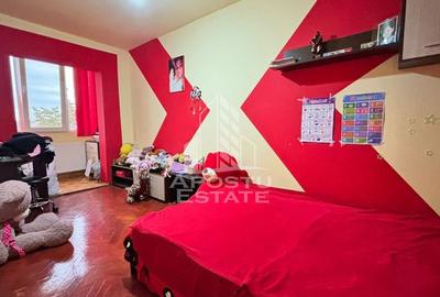 Apartament cu 3 camere, etaj intermediar, - 4