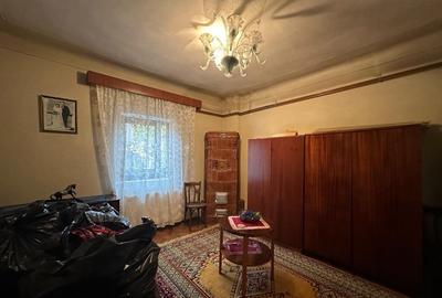 Casă cu 4 camere cu Teren 1266 Mp în Strejnicu - 2