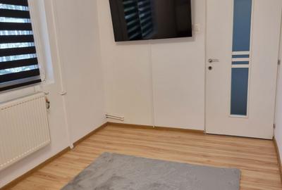 Apartament cu 3 camere semidecomandat în P-ța Doina - 8