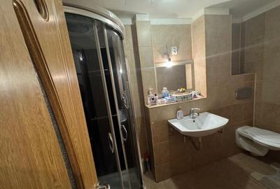 Apartament cu 3 camere decomandat în - 7