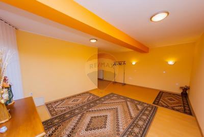 DE VANZARE DOUA CASE in zona de PARC ideale pentru doua f... - 1