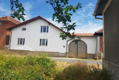 Proprietar vanzare casa 2 nivele renovata linga Stei, 200mp+beci 20m+ sura 90mp+ curte+teren 4 ari