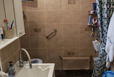 Apartament cu 3 camere decomandat în Astra - 1