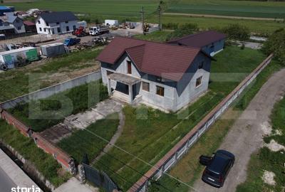 Casă cu 5 camere cu Teren 1204 Mp în Comișani - 1