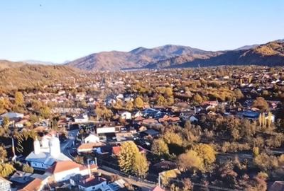 Casă cu 7 camere cu Teren 1974 Mp în Sud - 2