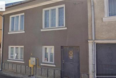 Casă cu 5 camere cu Teren 147 Mp în Gruia - 2