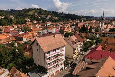 Distinct nivel in vila,5 camere,terase in spectacolul colinei montane,Central,Brasov - 9