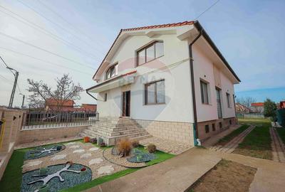 Casa  cu 6 camere de vanzare in zona Episcopia Bihorului