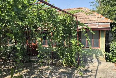 Casă cu 4 camere în Crângu - 1